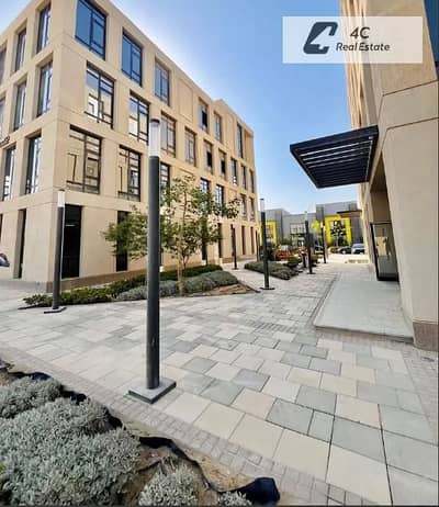 Fully finished 700 sq m administrative office at the lowest price per meter in District 5, New Cairo. Open view on a street-facing
