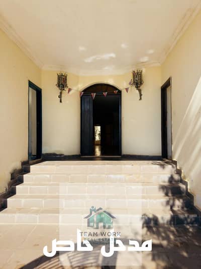 A very spacious apartment in a prime location is available for rent in the heart of Sheikh Zayed (District 11), situated on a main street.