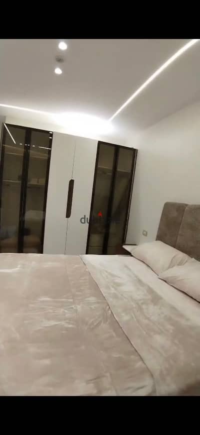 Furnished studio in Compound One Katameya, room and bathroom and kitchen in the circular Maadi directly. The compound is in a distinguished location, with swimming pools, large green spaces, and a playground for children. There is also a Starbucks and all services available. The compound is completely surrounded.