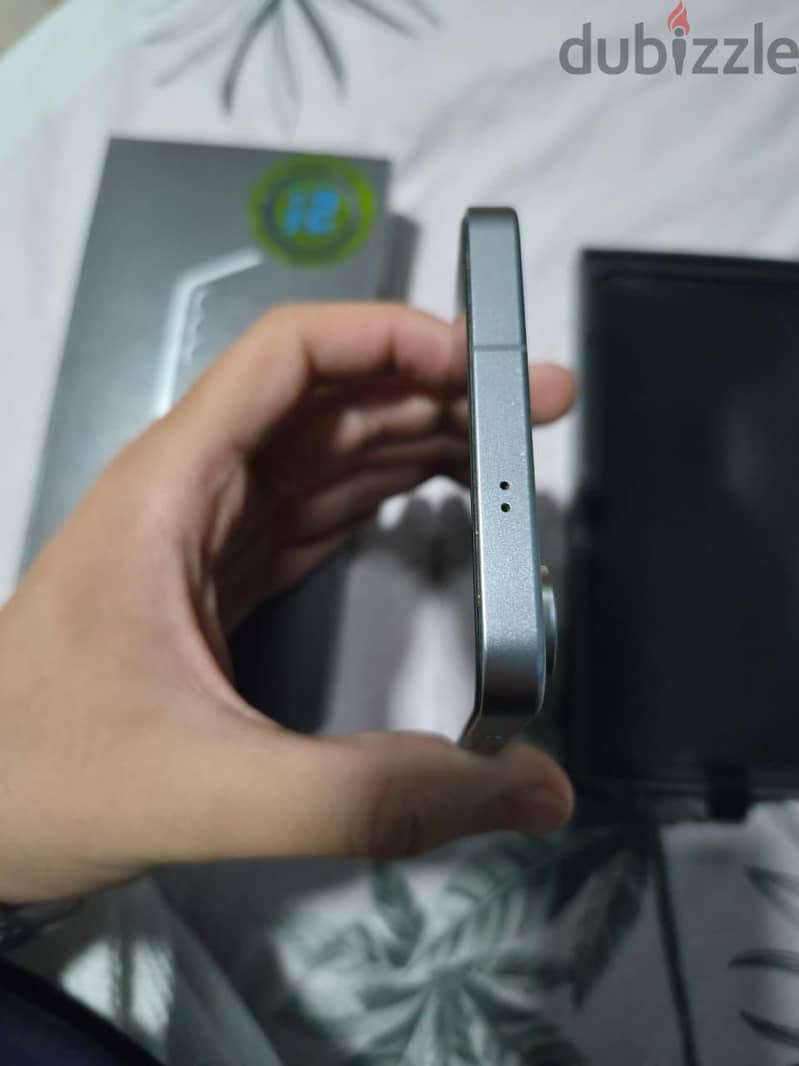 Samsung S25 FE 4