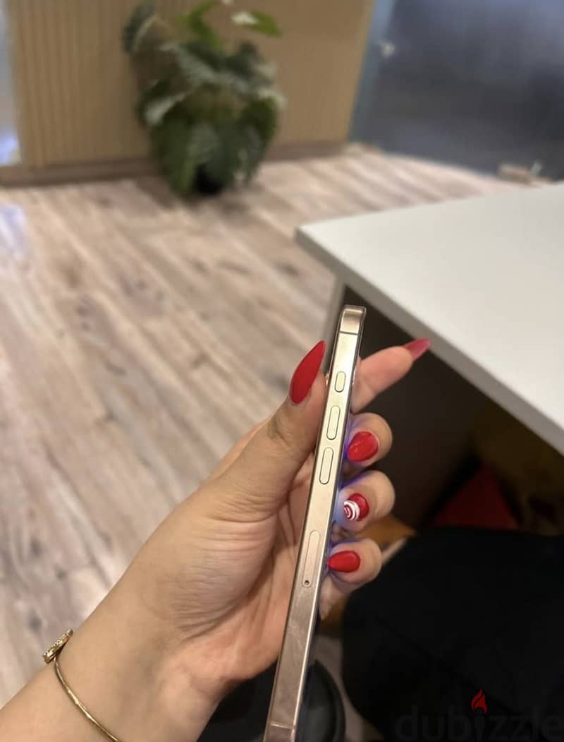 Apple - iPhone 16 Pro 3