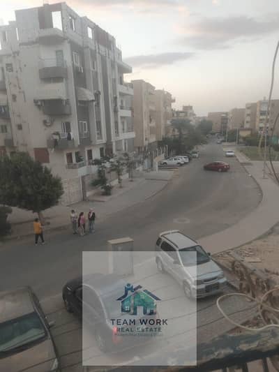 An excellent real estate opportunity for sale at a bargain price in Sheikh Zayed (District 3): two rooms, a living area, a kitchen, and a bathroom.