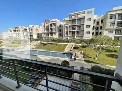 At the old price, the last apartment is ready for immediate delivery, fully furnished, directly on the North Ninety.