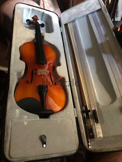 للبيع كمان (Violin) 3/4 مميز بحالة ممتازة مع حقيبة صلبة والقوس الاصلي