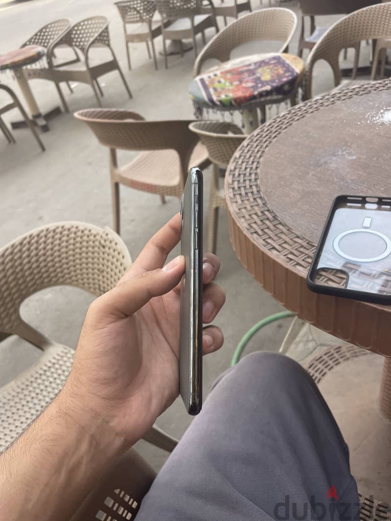 Apple - iPhone 11 Pro Max 2