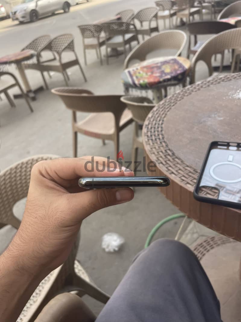 Apple - iPhone 11 Pro Max 3