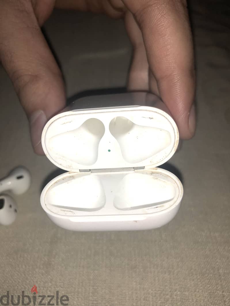 Apple earbuds 2 2