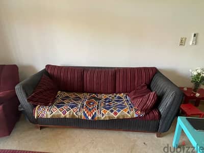 الكنبة ب٥٠٠٠ جنية مفكو قوي جداً