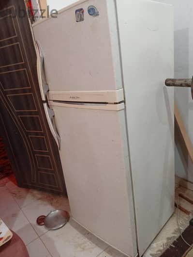 ثلاجه ايدل 114قدم بحاله جيده