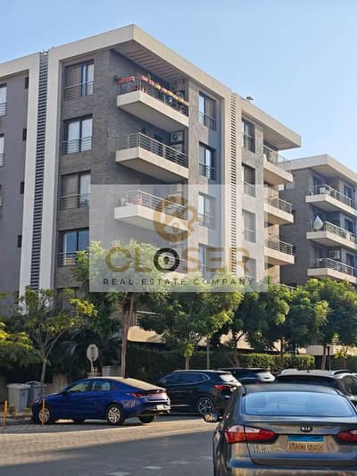 3-bedroom apartment for sale in Taj City, facing Cairo Airport and located on the Suez Road; down payment of 700,000.
