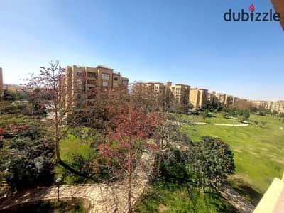 شقه للبيع فيو وايد جاردن 250متر