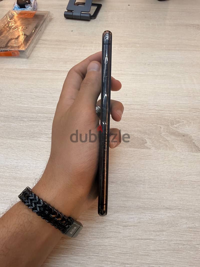 Apple - iPhone XS Max 4