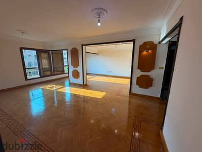 شقة 200 متر للإيجار السكني في شيراتون المطار مربع الوزراء، الدور الأول واجهة وناصية، 3 غرف وريسبشن 3 قطع وتشطيب سوبر هاي لوكس