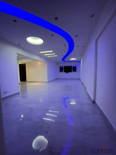شقة بشارع رئيسي قرب الجامعة الصينية مدينة نصر للايجار سكني