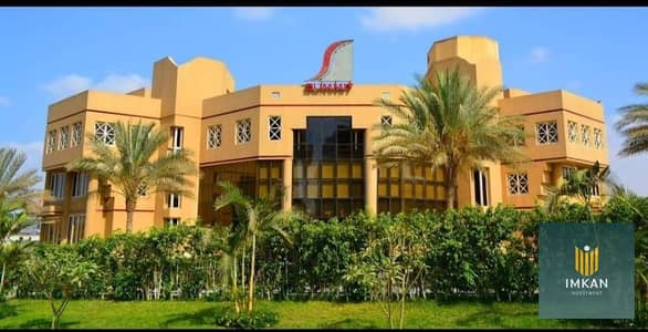 فرصة محل متاجر ب 43 الف شهريا + زيادة سنوية استلام فورى للبيع دقايق من المقطم القاهرة على دائرى المعادى  _ القاهره