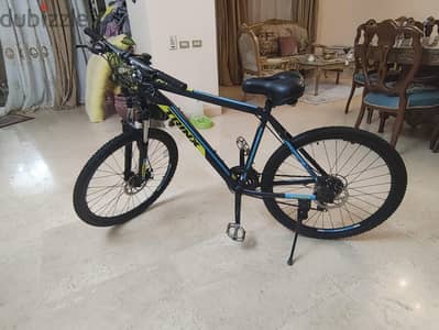 عجلة trinx M136 مع كرسي مريح متعدل عجلة trinx M136 مع كرسي مريح متعدل