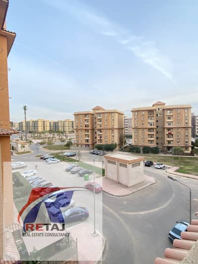 Distinctive furnished apartment for rent in Gardenia – Zone 2; steps away from the mall and amenities.