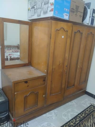 دولاب ملابس