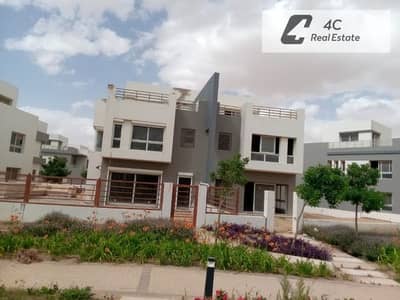 فيلا توين هاوس للبيع استلام فورى باقل من سعر الماركت فى كمبوند هايد بارك بجوار الجولدن اسكوير - التجمع الخامس القاهره الجديده