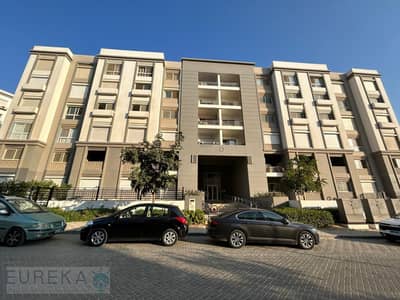 Apartment two-bedroom for sale in a prime location compound SaraI , 112 m², payable in instalments over 8 years,