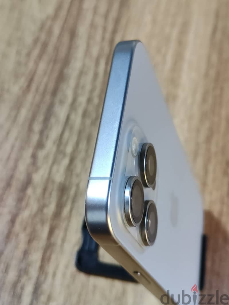 iPhone 15 Pro Max 4