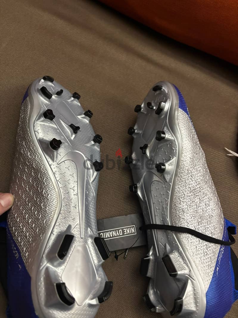 Nike phantom ghost lace 1