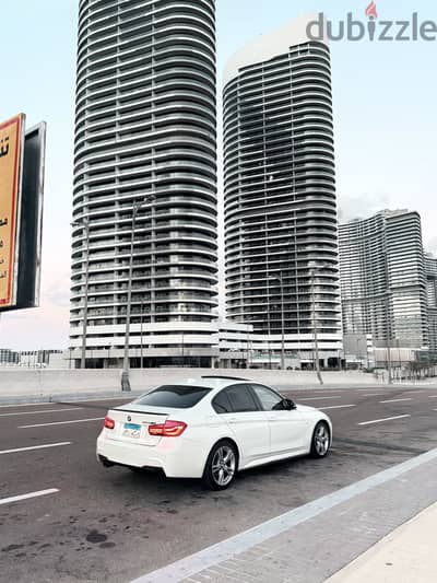 بي ام دبليو 320i 2019