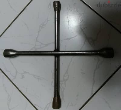 مفتاح صليبة خامة crom-vanadium للمقاسات المشتركة (17، 19، 22، 24)