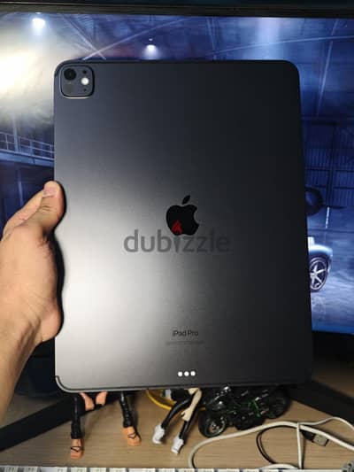 Ipad pro 13inch m4.256G WiF+i cellular  كسر زيرو