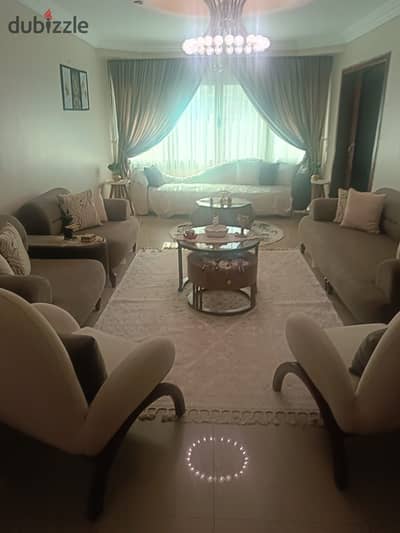 180 square meters apartment for sale in New Nasser City, Police Ground, third floor, front face, with elevator, 3 bedrooms, 2 bathrooms, kitchen, two-piece reception, sale includes the kitchen, 5.1 million Egyptian pounds required.