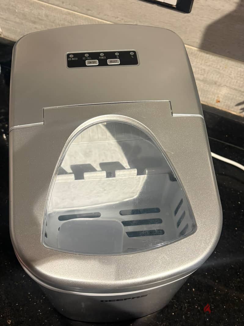 Ice maker 4