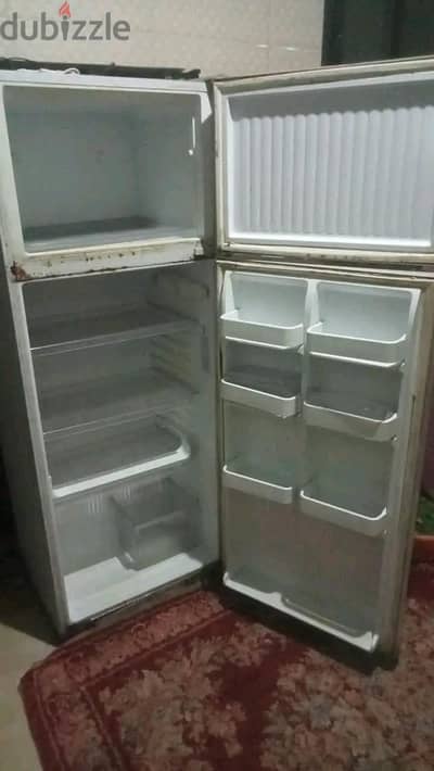 تلاجه بسعر لقطه. مكان في ابوسلطان