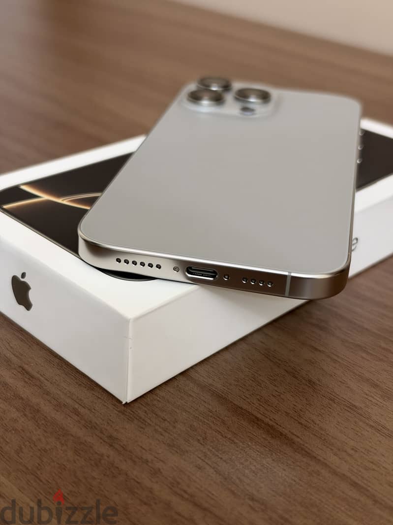 Apple - iPhone 16 Pro Max 8