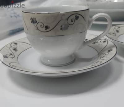 طقم صينى ١٢٨ قطعة فلبينى الرسمة بلاتينى بكرتونته الاصليه لم يستخدم