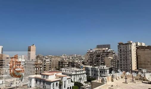 شقـة للإيجــار بـ محطـة الرمـل شارع فؤاد // قـرب كلية الطب 160م