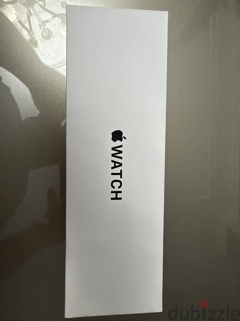 New apple watch SE3 starlight 40MM not opened 1