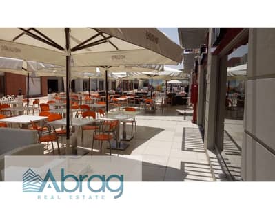 للبيع مبنى تجاري 240م + 50م مساحة خارجية بمدخل خاص في The Courtyard الشيخ زايد