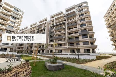 View and receive your apartment immediately next to the Diplomatic Quarter and the Presidential Palace, minutes from the Green River