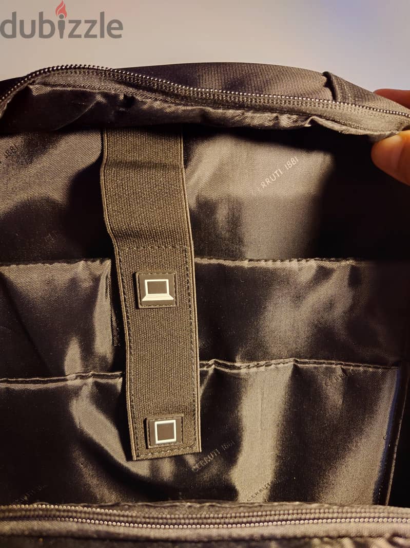Cerrruti backpack ( original) new condition 2