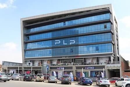 مكتب للبيع في North Plus  على شارع التسعين الشمالي مباشرة