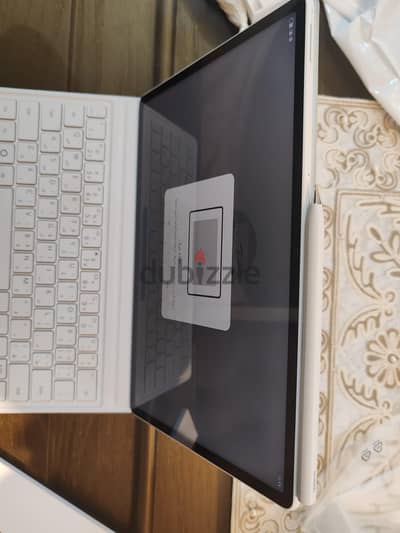 هواوي ميت باد 12x  و قلم برو وكيبوردوشاحن وجراب وكرتونته وارد السعودية