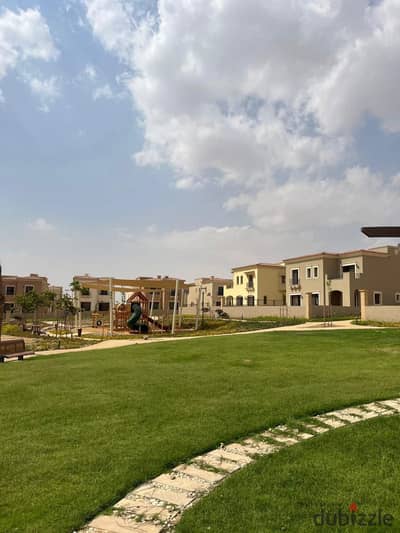 كمبوند سيتي جيت - القاهرة الجديدة    منطقة سافير    تاون هاوس (وحدة وسطية) للبيع  مساحة الأرض = 270 متر مربع  مساحة المباني = 254 متر مربع