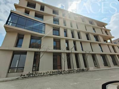 فرصة استثمارية وتجارية استثنائية للاستئجار | مقر إداري بمساحة مميزة في ديستريكت 5 (District 5)  اختر مقراً يرتقي بمكانة شركتك داخل أحد أرقى وأحدث المر