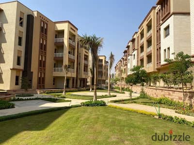 للبيع بنتهاوس بسلم داخلي في كمبوند جرين ٥ مباني ادريس بسعر مميز جدا مساحة كبيرة