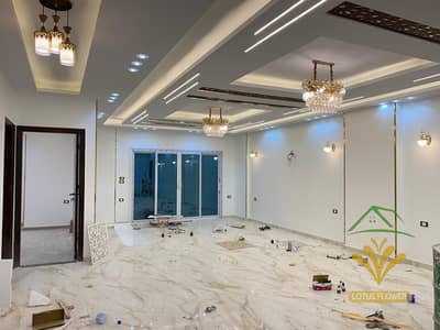 شقة للايجار السكني بالمطبخ والتكييفات في اللوتس الشمالية على شارع التسعين الشمالي مباشر