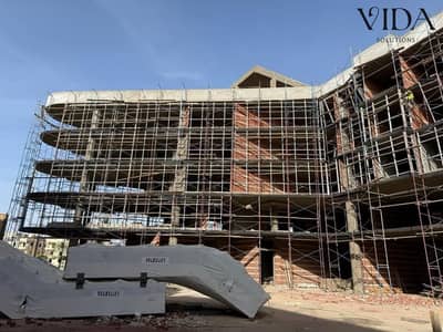 محل 15م + 13م Outdoor للبيع في VAL Plaza بالدور الأرضي على محور 26 يوليو بموقع مميز