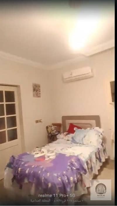 Distinctive 220-square-meter apartment for sale by the owner in a prime location.