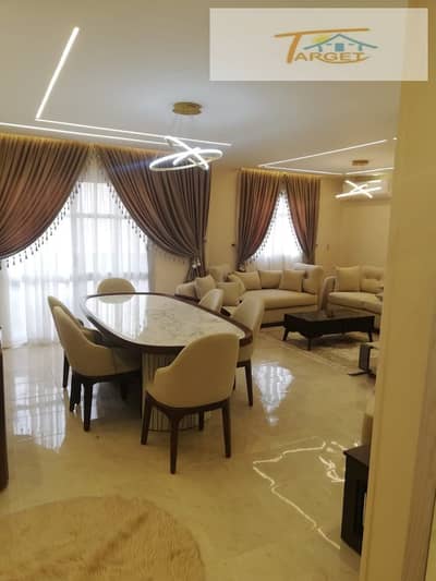 Furnished apartment for rent in Madinaty (Zone B8): 175 sqm, featuring 3 bedrooms (including a master suite) and 3 bathrooms. It boasts ultra-super-lu