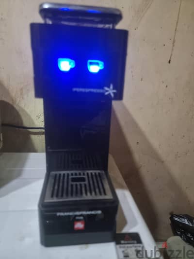 illy coffee machine in mint condition