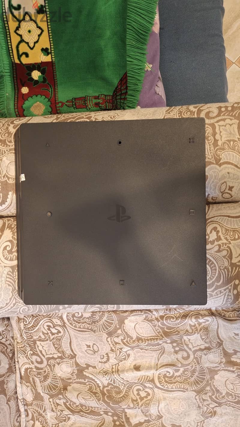 PS4 Pro 1TB 9.00 4